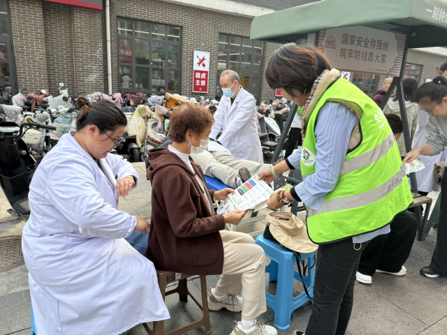 垃圾分类入户宣传，让环保理念深入人心  第2张