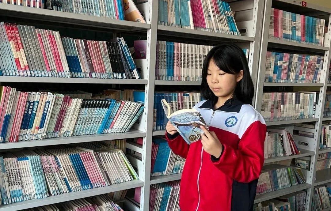 汉古尔河中学初二四班的梁董泽华，为何如此优秀？