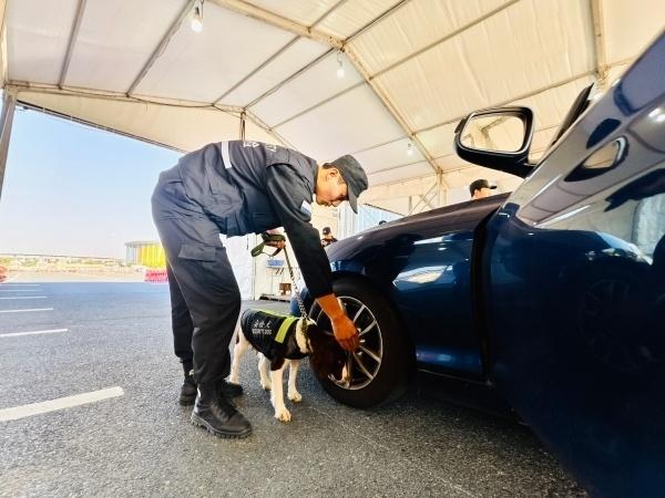 2024 年第七届进博会开幕第二天迎高峰日,上海警方多项举措确保客流秩序平稳有序 第2张 2024 年第七届进博会开幕第二天迎高峰日,上海警方多项举措确保客流秩序平稳有序 第2张