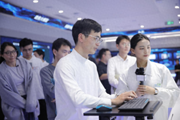 走进中国移动信息产业协同创新基地，感受科技脉搏  第1张