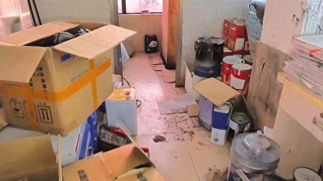 汽修厂危险废弃物乱堆乱放，安全隐患触目惊心  第1张