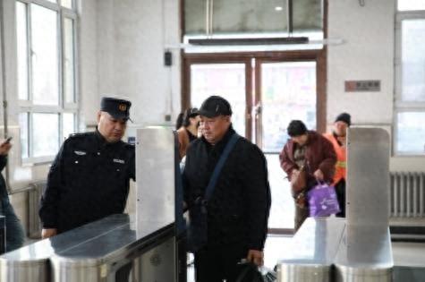 绥化车务段全力护航旅客冬季暖心舒适出行  第1张