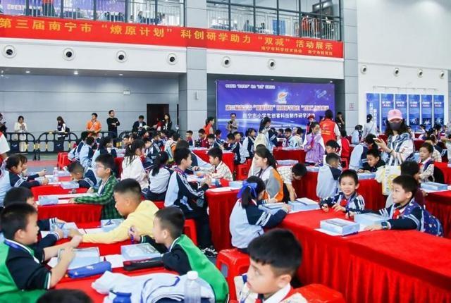2000 多名学生齐聚南宁，这场科创研学活动你参加了吗？  第2张