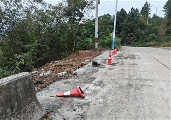塘村镇道路安全隐患整治行动：迅速行动，还村民安全出行  第1张