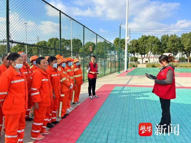 致敬城市守护者！南京横梁街道爱心慰问活动，让环卫工人绽放朴实笑容  第2张