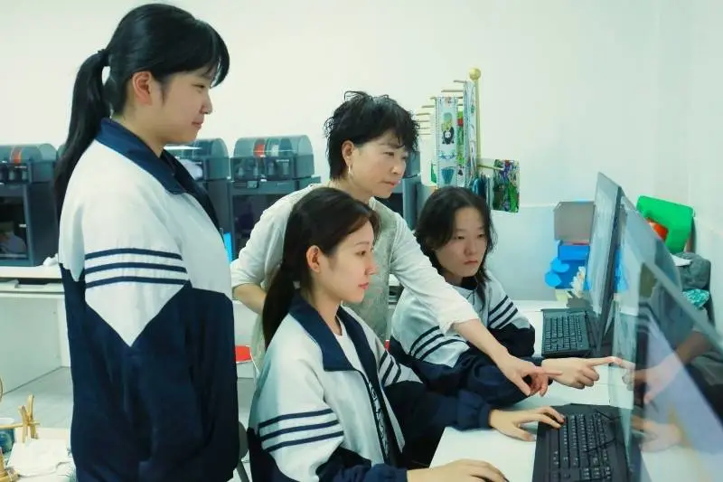2024 年世界职业院校技能大赛总决赛，上海这所学校四名女生勇夺金奖  第2张