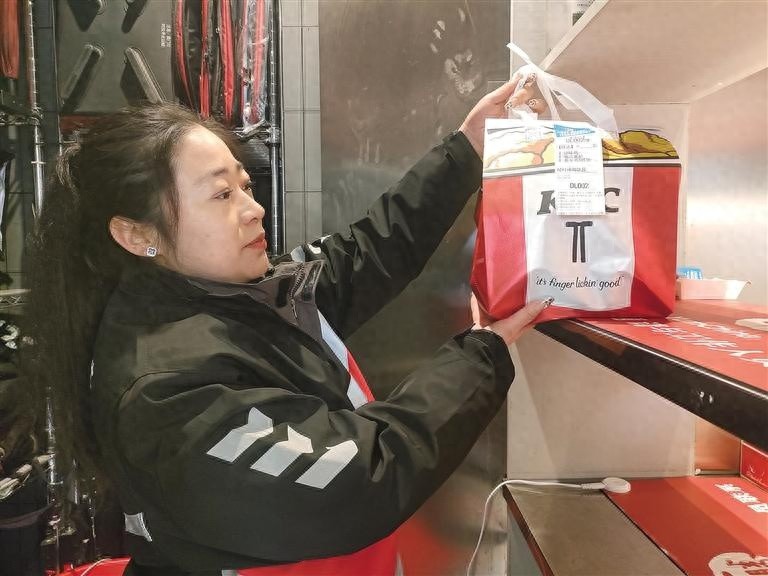 顺丰同城保温保鲜秘籍大揭秘：如何让熟食在快递路上依然热腾腾？