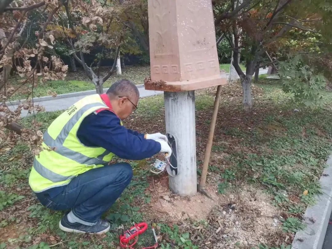 万山区城管局推行网格化巡查，让城市精细化管理落实到每一个脚步  第1张