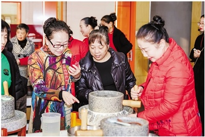 钱塘新变化：退休干部职工大学快闪演出，展现积极向上的精神风貌  第1张