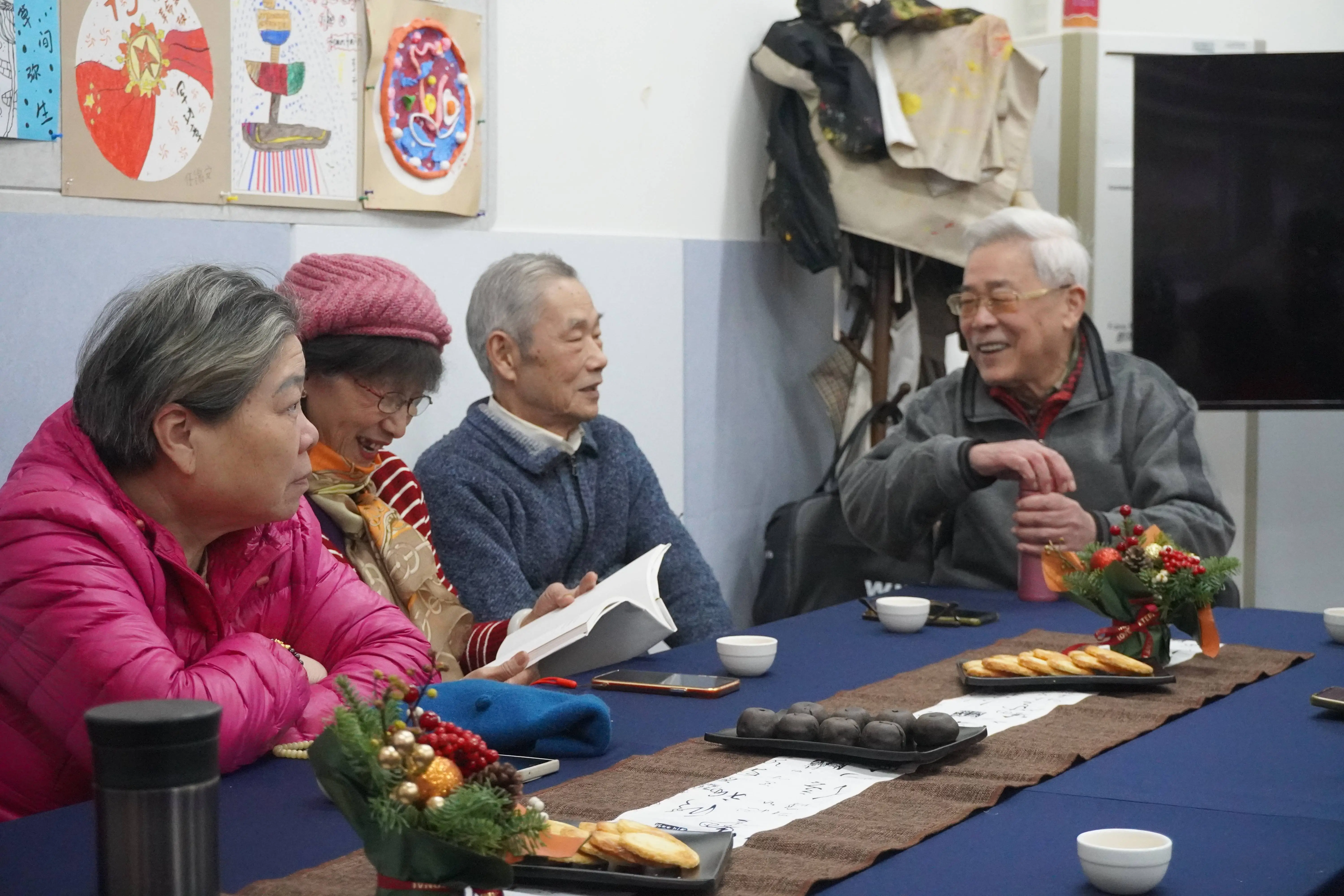 88岁老人亲手写回忆录，一字一句都是岁月的痕迹，你敢来翻阅吗？  第2张