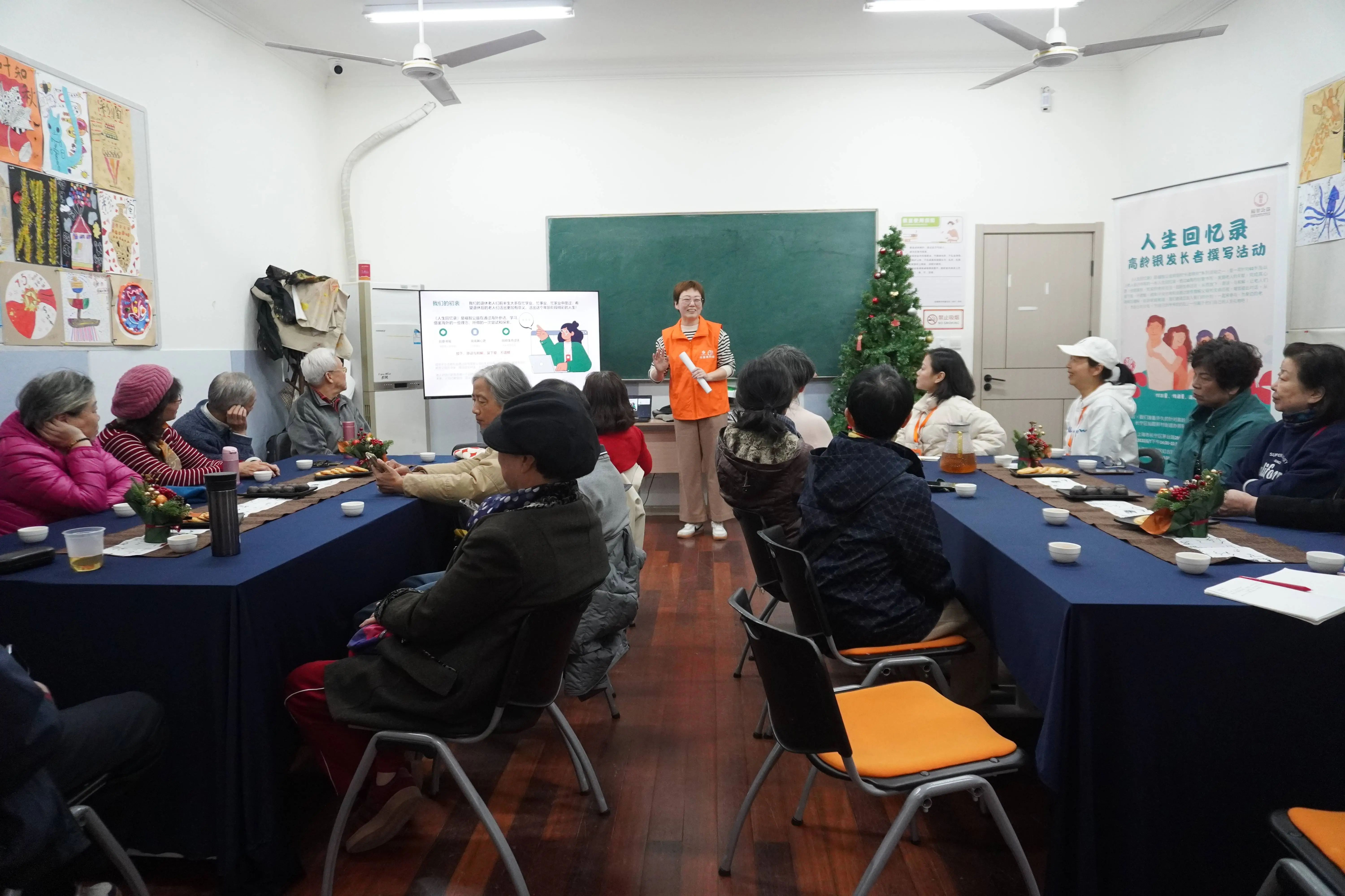 88岁老人亲手写回忆录，一字一句都是岁月的痕迹，你敢来翻阅吗？  第3张