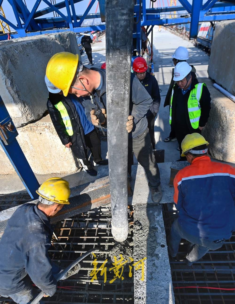 震撼!济南东特大桥200米矮塔斜拉桥顺利合龙,创下国内高铁建设新纪录 第4张 震撼!济南东特大桥200米矮塔斜拉桥顺利合龙,创下国内高铁建设新纪录 第4张