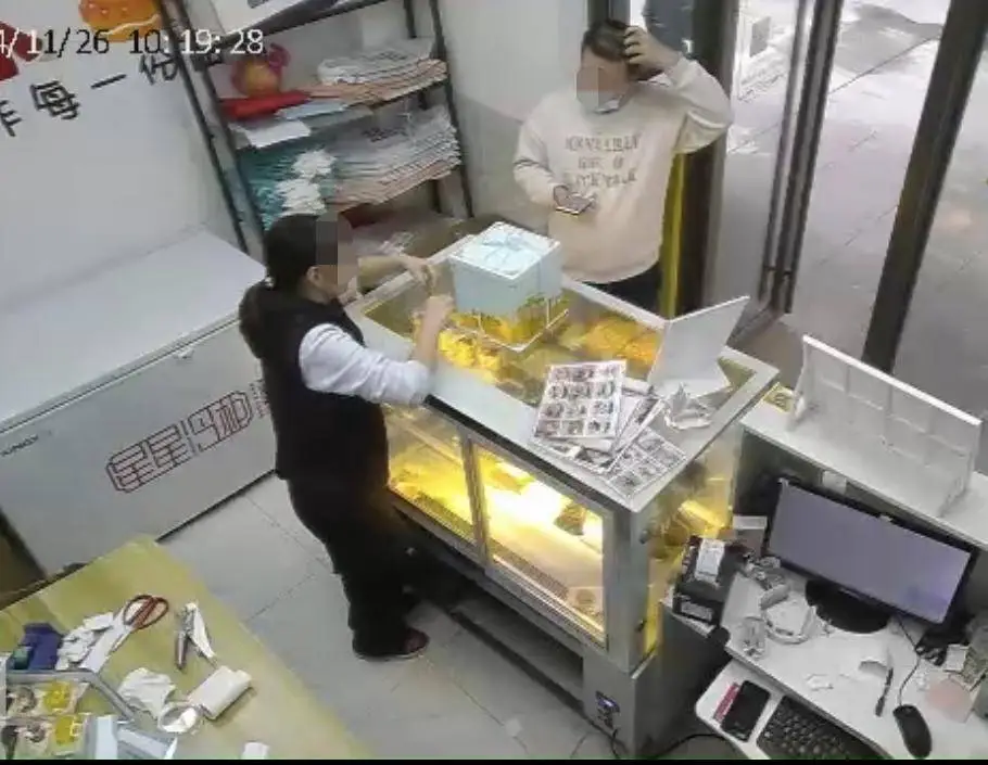 揭秘！东北男子恶意投诉鲜花蛋糕，商家无奈赔款700元，背后真相令人  第1张