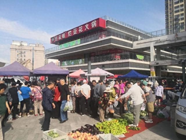 凤凰街便民助农益站延长至上午10点，温暖冬日购物新体验