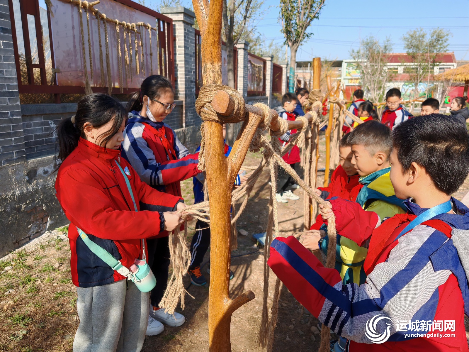 穿越时空的奇幻之旅：54名学生探秘蚩尤文化园，感受古老智慧的震撼力  第2张