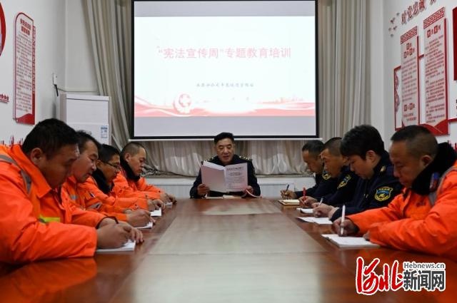 河北高速集团承德分公司掀起宪法学习热潮，多形式宣传活动引爆全民法治意识  第2张