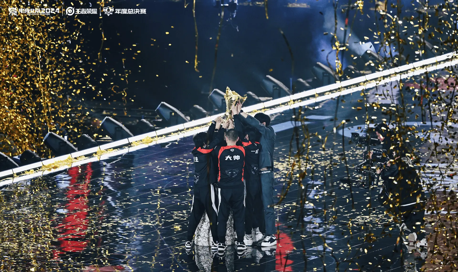 从无冠教练到三冠王：奶茶的冠军之路，不只是为了冠军  第3张