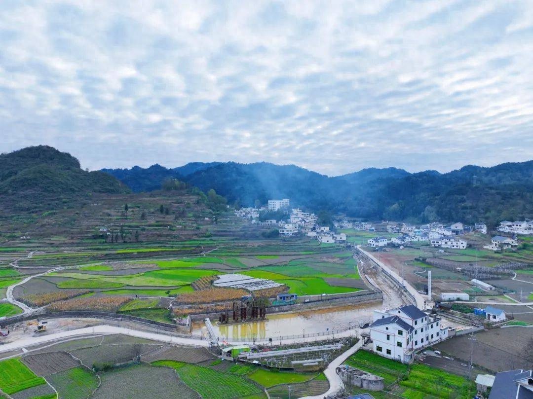 麦城河华丽变身：从山洪肆虐到风景如画，村民点赞防洪工程  第1张