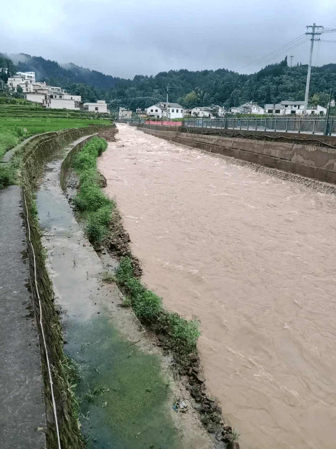 麦城河华丽变身：从山洪肆虐到风景如画，村民点赞防洪工程  第2张
