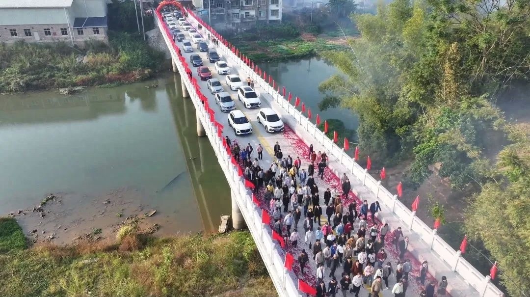北流市清水口镇坡顶大桥竣工通车，117.38米长桥如何改变小镇命运？  第1张