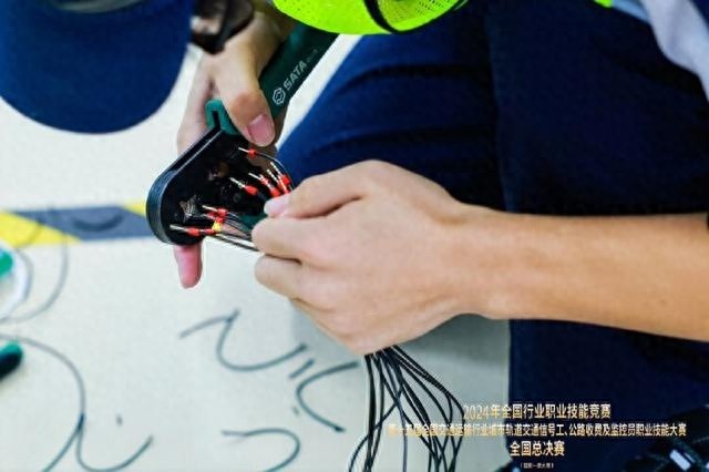 深圳地铁选手在全国交通行业大赛中斩获两项第一，展现顶尖技能风采