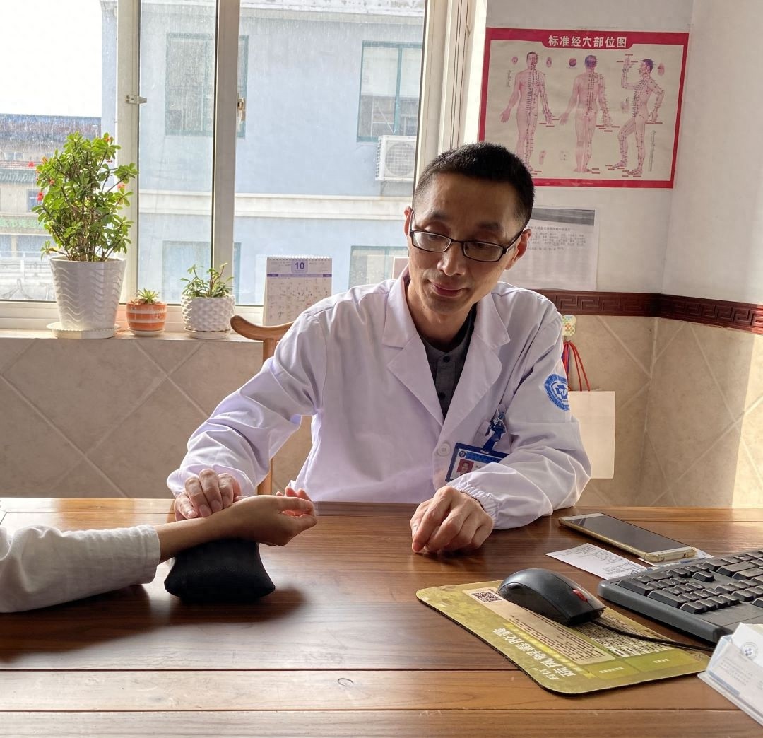 冬天手脚冰冷？医生揭秘四大原因，教你如何温暖过冬