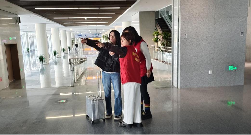 潍烟高铁烟台西站：24小时网格员守护，筑牢安全屏障，确保旅客顺畅出行  第2张