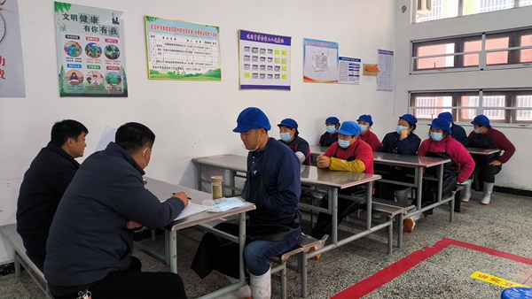 固镇县连站中学食堂现场培训会：如何确保每一份饭菜安全？  第2张