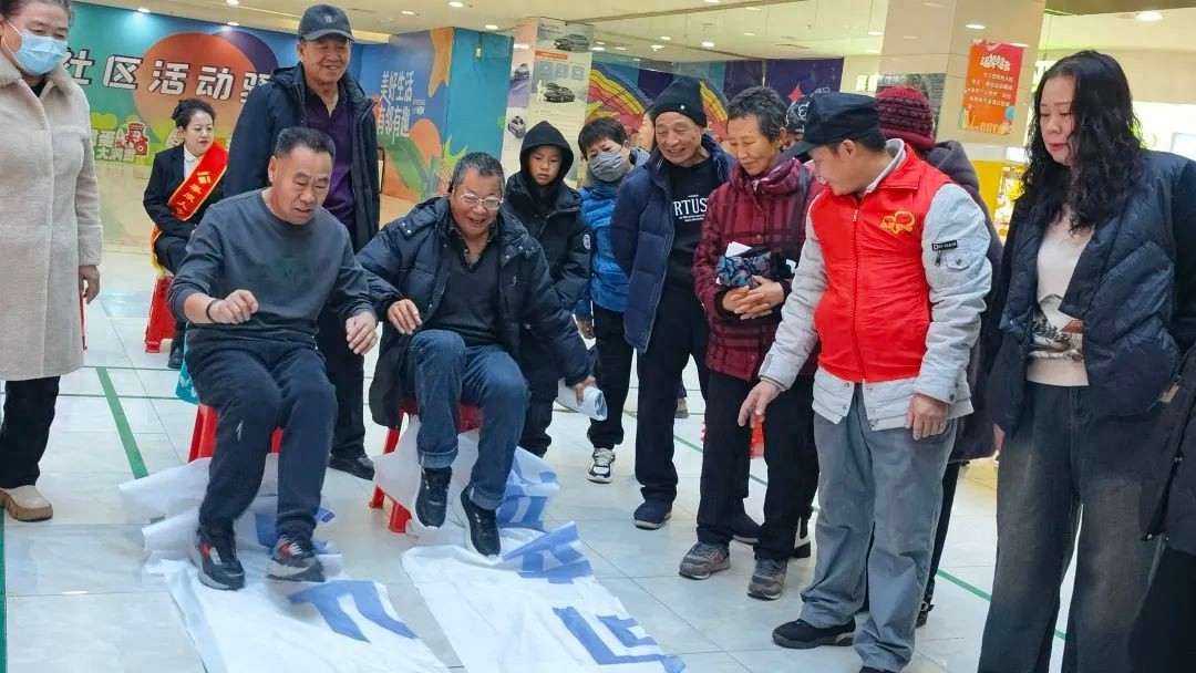乌兰浩特市红联巷社区老年人趣味运动会：欢声笑语中传递健康与安全  第1张