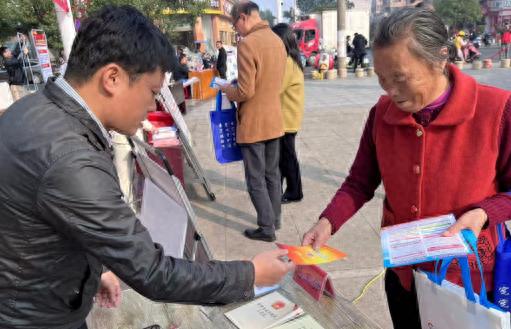 吉安县总工会宪法宣传周活动：一场震撼心灵的法治盛宴，你不可错过的法律知识大餐  第1张