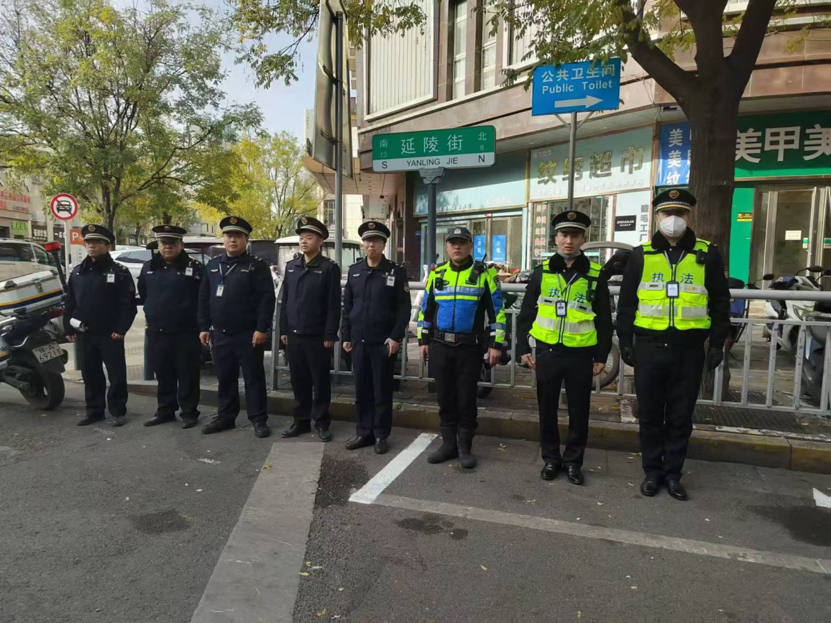 二七商圈大变样！违规停车乱象终结，城市文明新窗口惊艳亮相  第2张