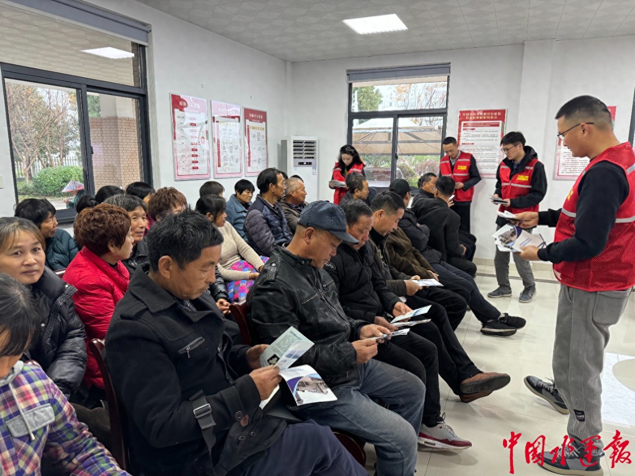 12月5日国际志愿者日，平湖港航温情服务船民，多项志愿活动引爆水上温情