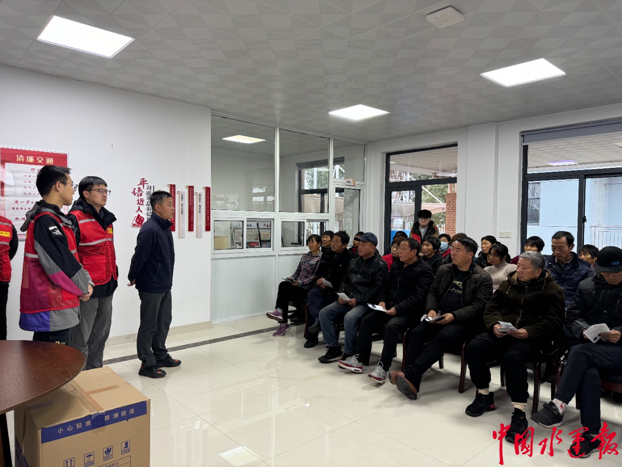 12月5日国际志愿者日，平湖港航温情服务船民，多项志愿活动引爆水上温情  第2张