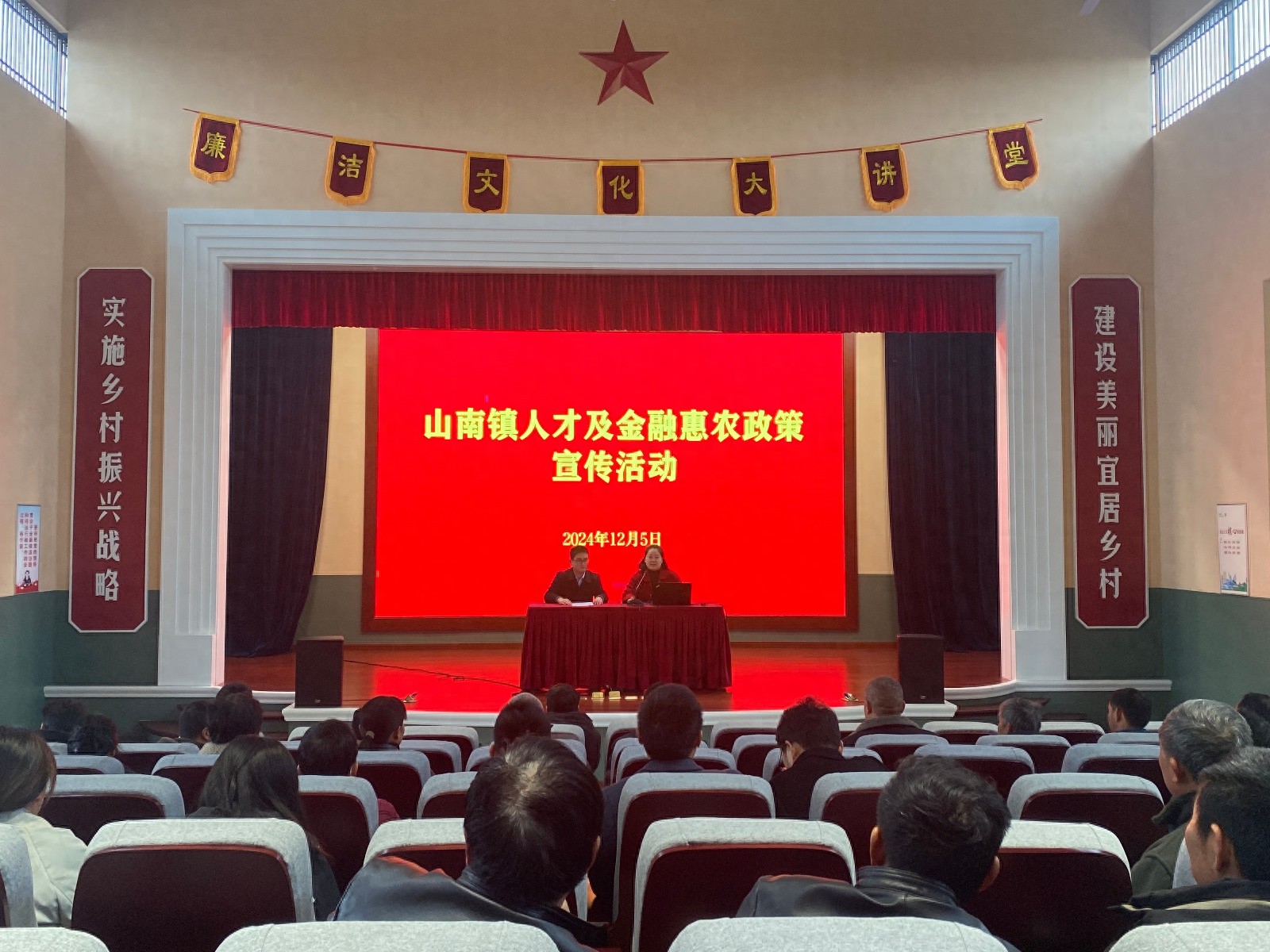 肥西县山南镇人才驿站：金融惠农直播助企，90余名人才现场免费授信，解决融资难题