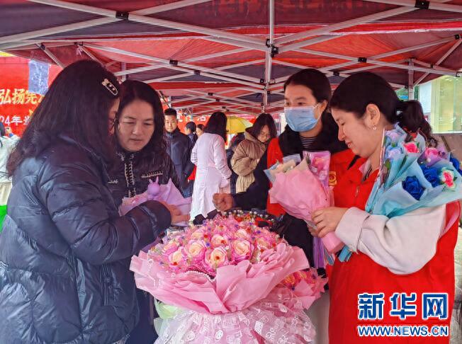 当阳志愿者日：手工编织点亮世界，视障志愿者用爱心义卖温暖人心