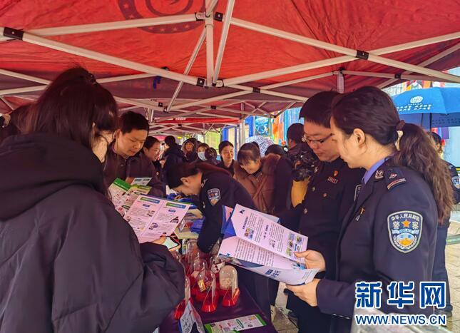 当阳志愿者日:手工编织点亮世界,视障志愿者用爱心义卖温暖人心 第2张 当阳志愿者日:手工编织点亮世界,视障志愿者用爱心义卖温暖人心 第2张