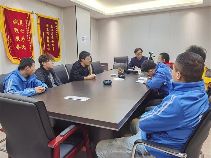 西湖区金鱼井社区暖心小哥议事会：解决快递小哥实际困难，共建和谐社区  第2张