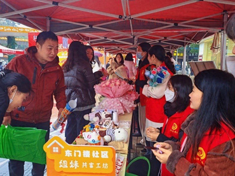 12.5国际志愿者日：20支志愿服务队暖心摆摊，手把手教你钩针，家门口增收致富不是梦