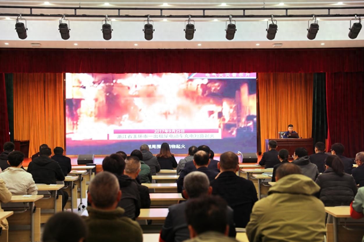 2024年工行池州分行消防演练：实战培训提升全员安全意识与自救能力