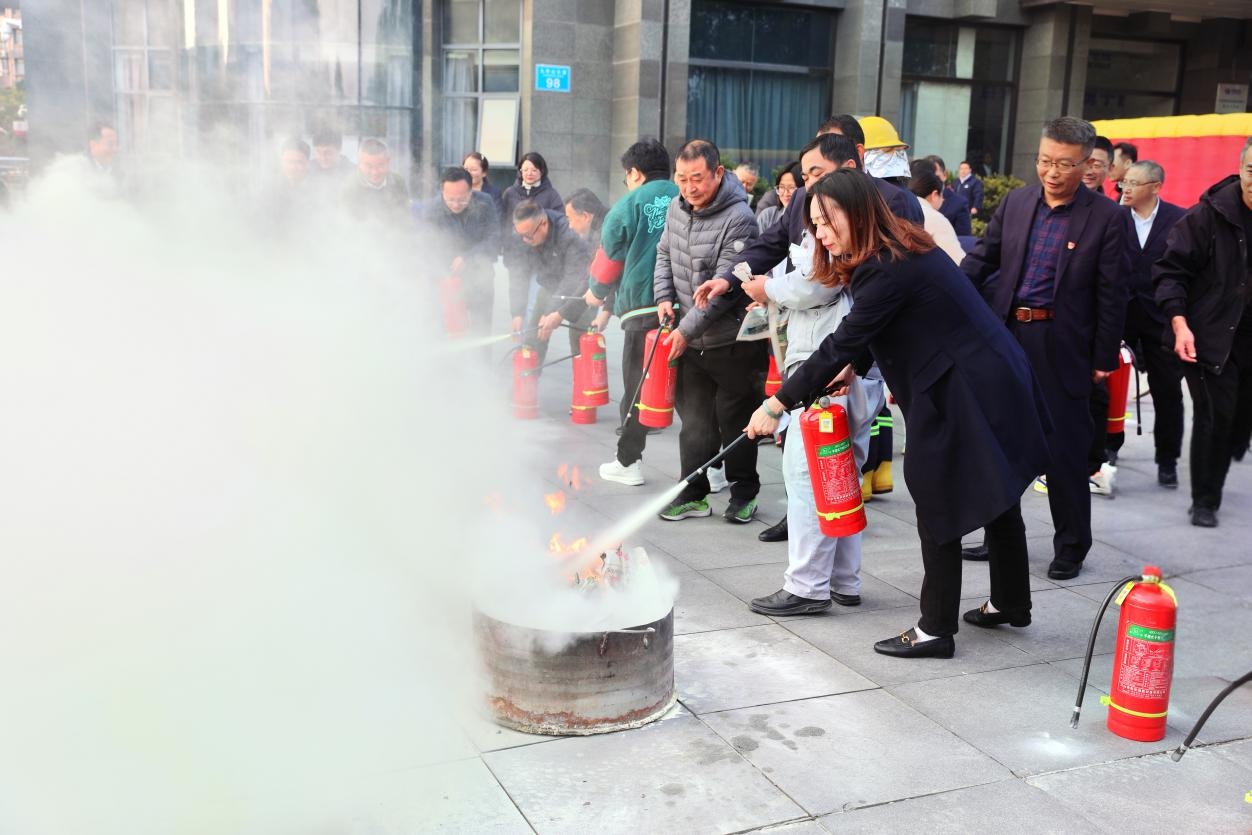 2024年工行池州分行消防演练：实战培训提升全员安全意识与自救能力  第2张