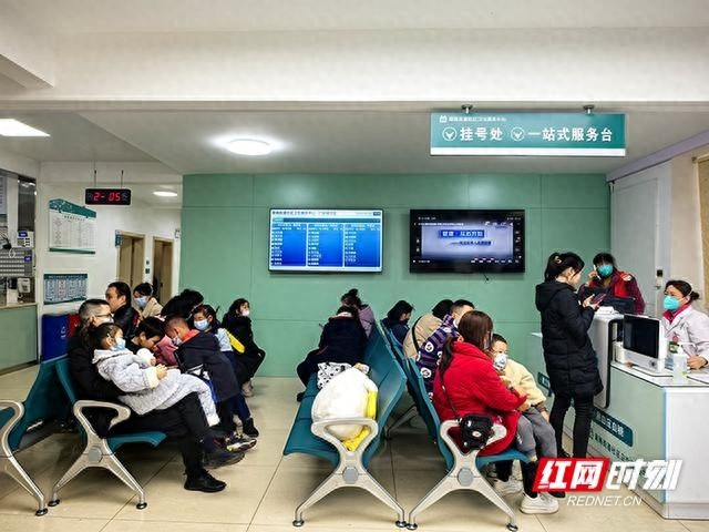 天元区社区卫生服务中心：温馨港湾，先扎针再缴费，张阿姨的就医故事温暖人心