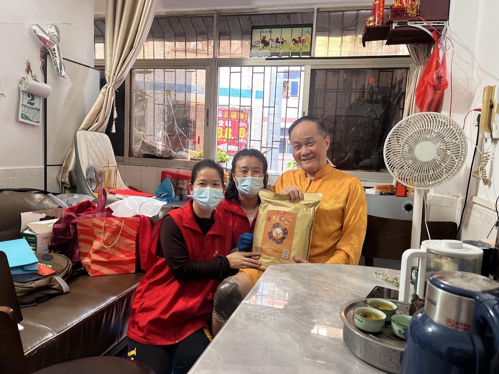 300位非户籍特殊老人暖心探访：健康关怀与社会关爱的完美结合  第2张