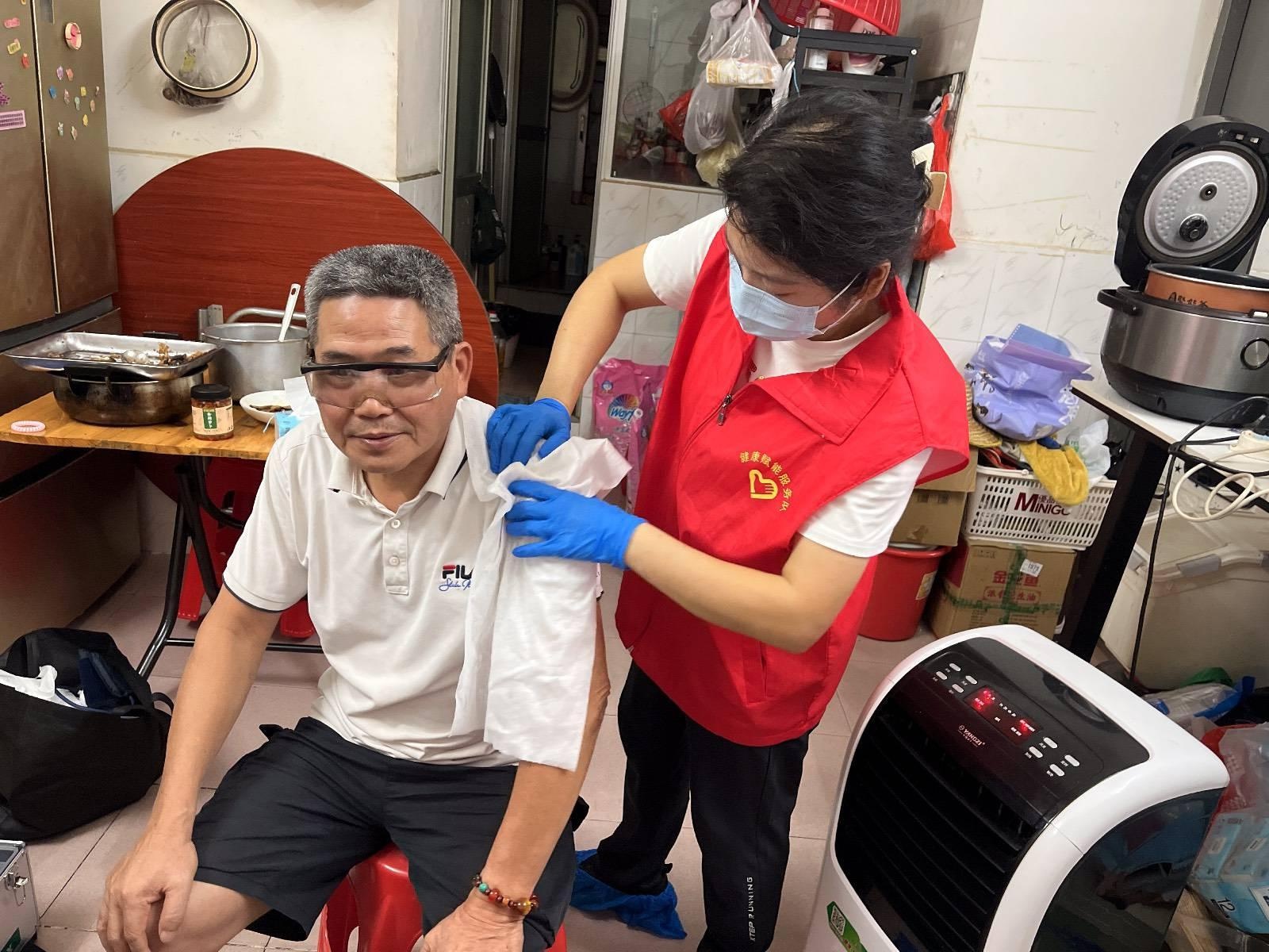 300位非户籍特殊老人暖心探访：健康关怀与社会关爱的完美结合  第3张