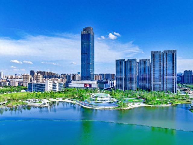 2024余杭绿道健走：百名选手齐聚玉湖，体验生态魅力与城市新中心的绿色邂逅  第1张
