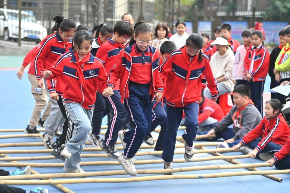 广西梧州小学生运动会惊现民族传统体育盛宴，孩子们玩得不亦乐乎  第3张