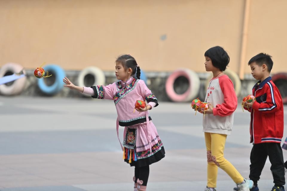 广西梧州小学生运动会惊现民族传统体育盛宴，孩子们玩得不亦乐乎  第9张