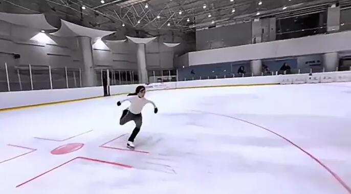 隋文静复出！北京冬奥冠军时隔多久再战赛场？训练视频曝光，状态惊人  第2张