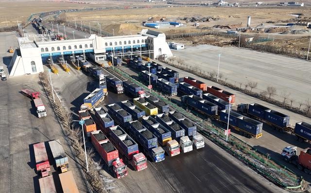 包头出入境边防检查站：18万人次、17万辆次、806万吨，创历史新高  第2张