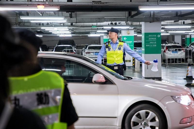 国庆返程大客流来袭！虹桥枢纽如何应对？日均到发旅客超 60 万人次  第2张