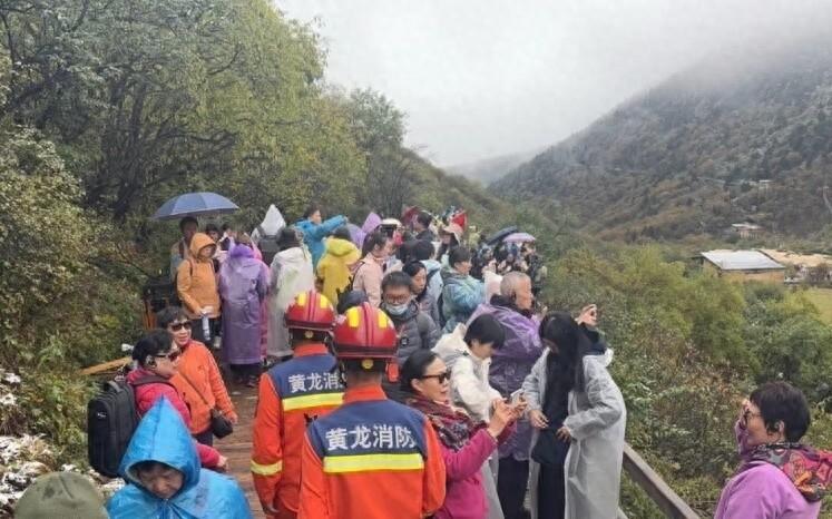 国庆假期前 6 天，四川 890 家 A 级景区累计接待游客 3546.67 万人次，你贡献了多少？  第1张